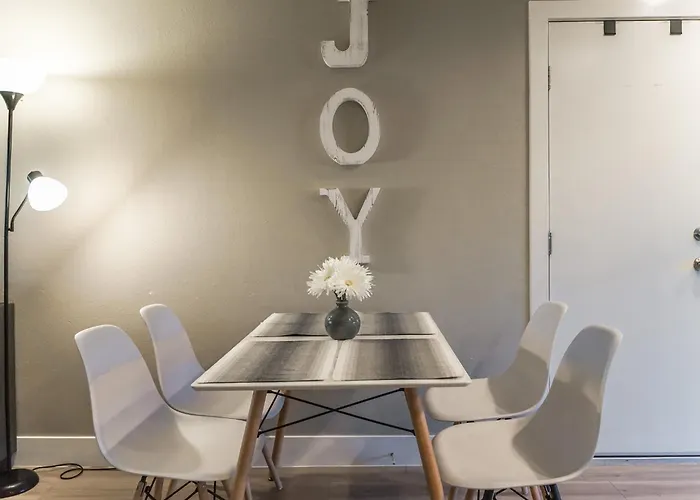 Hébergement de vacances Joy House With Backyard Sanctuary By Asu