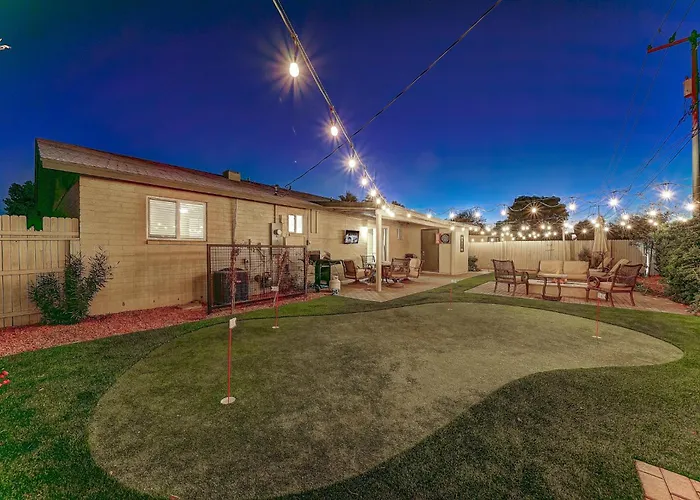 Hébergement de vacances Joy House With Backyard Sanctuary By Asu Tempe